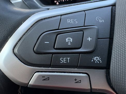 Used 2023 Volkswagen Tiguan SE AWD/4WD image 19
