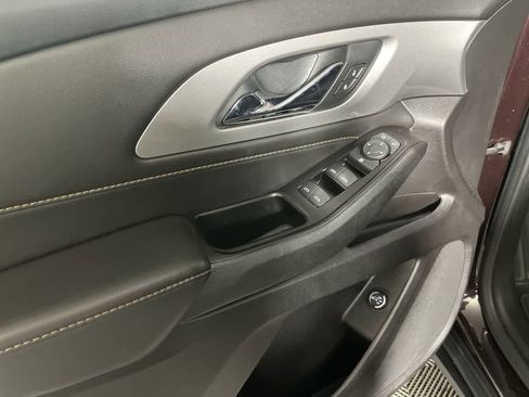 Used 2020 Chevrolet Traverse LT image 13