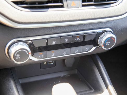 Used 2024 Nissan Altima 2.5 S FWD image 14