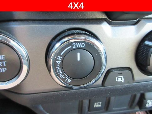 Used 2020 Toyota Tacoma TRD Sport AWD/4WD image 19