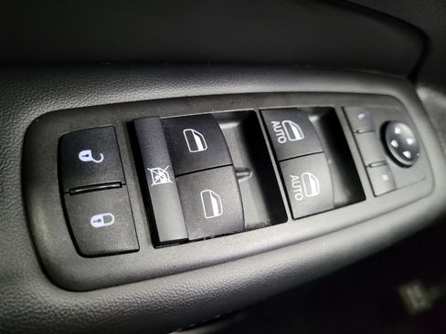 Used 2021 Jeep Grand Cherokee Laredo image 27