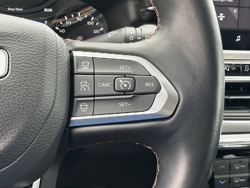 Used 2022 Jeep Compass Limited image 39