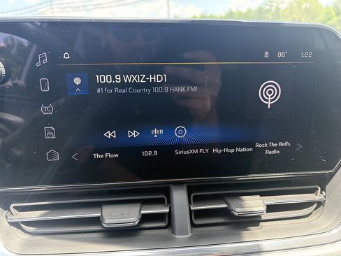 Used 2025 Chevrolet Trax LT FWD image 36
