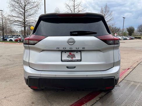Used 2025 Nissan Rogue SV image 7