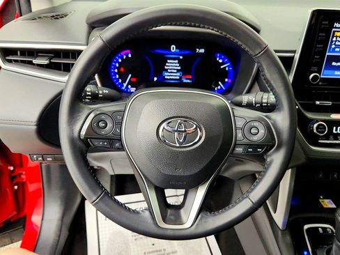 Used 2022 Toyota Corolla Cross XLE w/ Convenience Package FWD image 14
