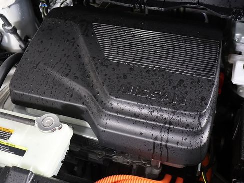 Used 2025 Nissan Leaf S FWD image 13