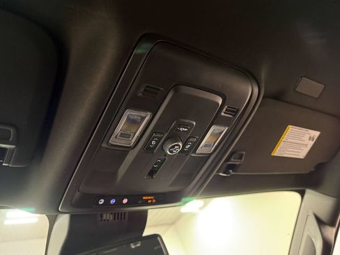Used 2025 GMC Yukon XL Denali AWD/4WD image 82
