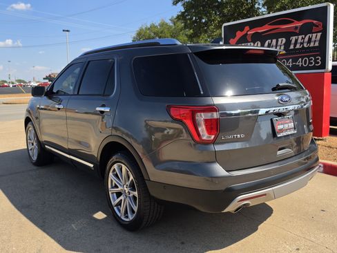 Used 2017 Ford Explorer Limited w/ Equipment Group 301A AWD/4WD image 3