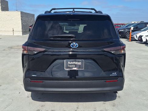 Used 2024 Toyota Sienna XLE w/ XLE Plus Package AWD/4WD image 6