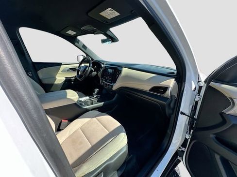 Used 2023 Chevrolet Traverse LS image 27