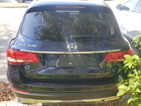 Used 2019 Mercedes-Benz GLC 300 w/ Premium Package image 5