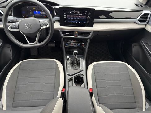 New 2025 Volkswagen Taos SE image 20