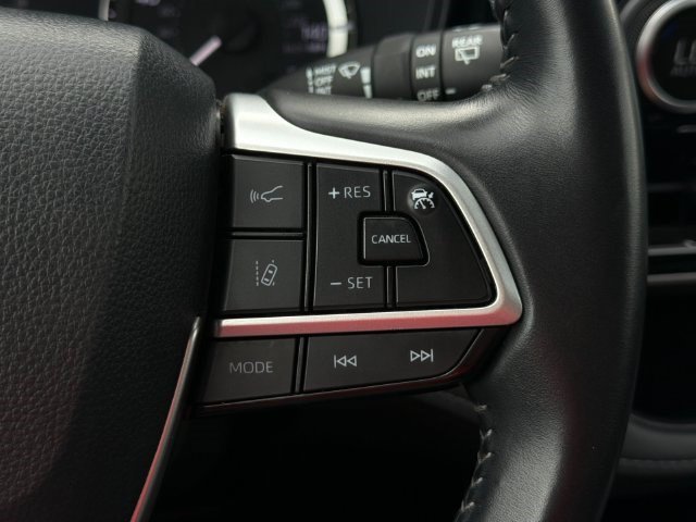 Used 2025 Toyota Highlander LE AWD/4WD image 27