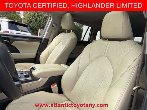 Certified 2024 Toyota Highlander Limited AWD/4WD image 11