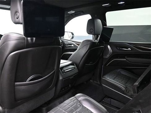 Used 2021 Cadillac Escalade ESV Premium Luxury Platinum image 17