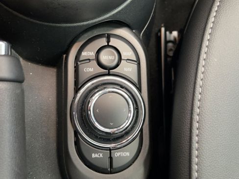 Used 2024 MINI Cooper 2-Door Hardtop image 18