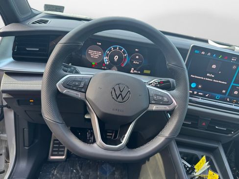 New 2025 Volkswagen Tiguan SE R-Line image 10