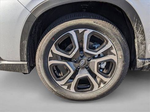 Used 2025 Subaru Ascent Touring w/ Popular Package #2 AWD/4WD image 8