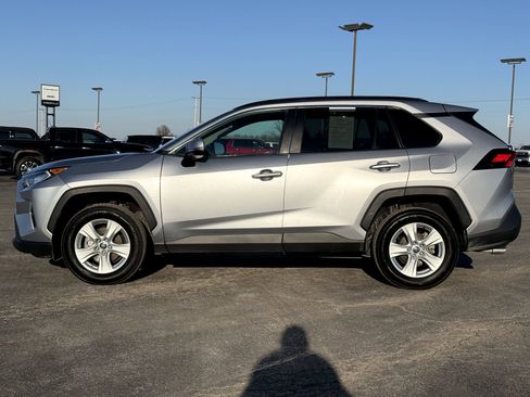 Used 2021 Toyota RAV4 XLE w/ Convenience Package image 6