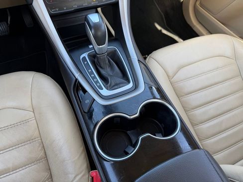 Used 2014 Ford Fusion SE w/ Equipment Group 202A image 16