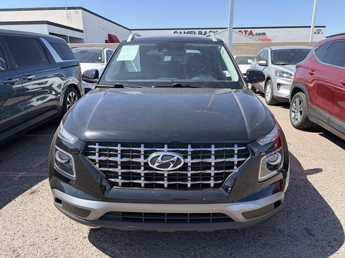 Used 2020 Hyundai Venue SEL w/ Convenience + Premium Package FWD image 3