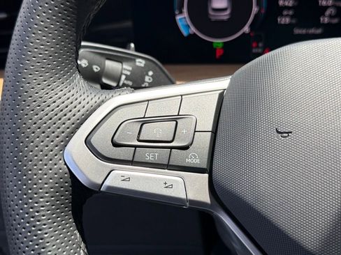 New 2026 Volkswagen Tiguan SEL R-Line AWD/4WD image 18