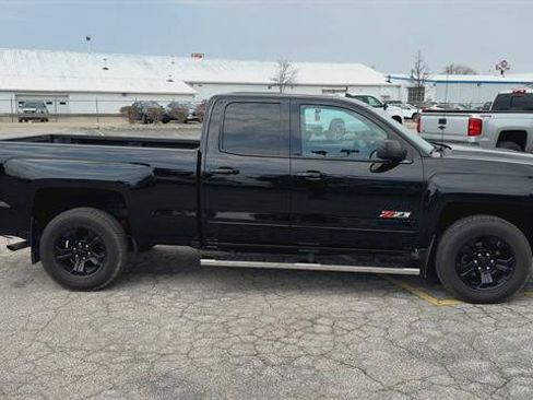 Used 2018 Chevrolet Silverado 1500 LT w/ Midnight Edition image 9