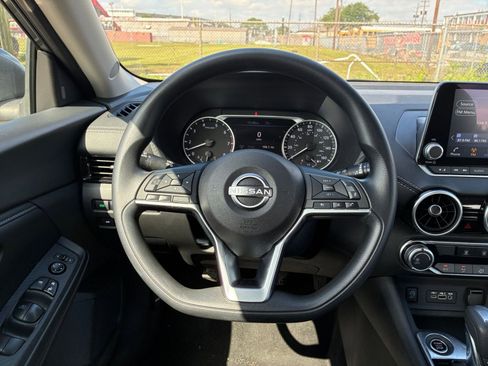Used 2024 Nissan Sentra SV FWD image 27