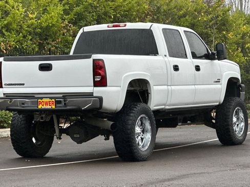 Used 2006 Chevrolet Silverado 2500 LT w/ Heavy-Duty Power Package image 4