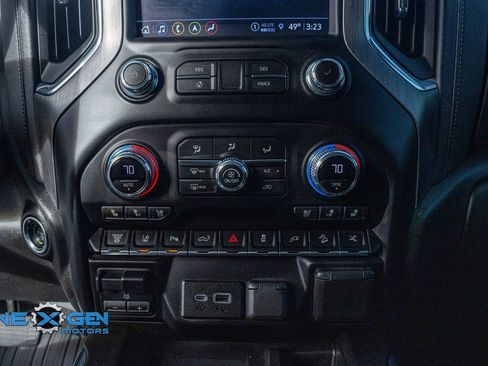 Used 2023 GMC Sierra 2500 Denali w/ Denali Ultimate Package image 17