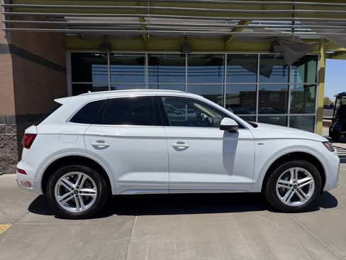 Used 2024 Audi Q5 e Prestige w/ Prestige Package AWD/4WD image 9
