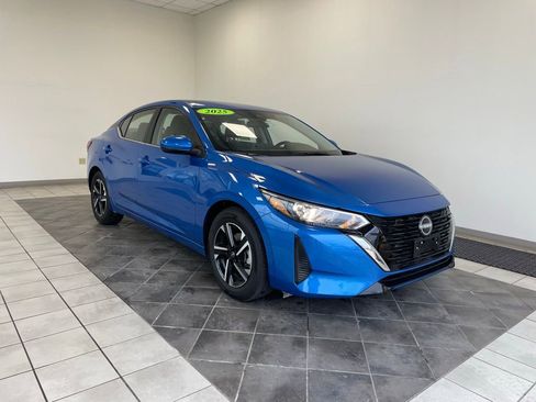 Used 2025 Nissan Sentra SV image 1