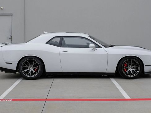 Used 2015 Dodge Challenger SRT w/ Technology Group RWD image 10