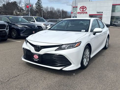 Used 2018 Toyota Camry LE image 3