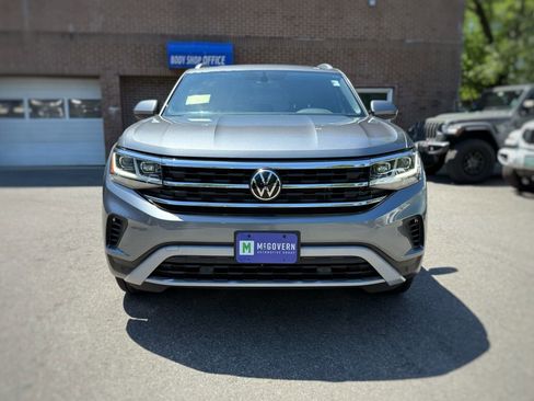 Used 2020 Volkswagen Atlas Cross Sport SE w/ Panoramic Sunroof Package AWD/4WD image 2