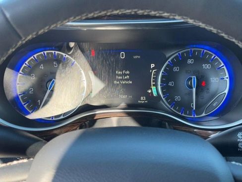 Used 2023 Chrysler Pacifica Limited image 19