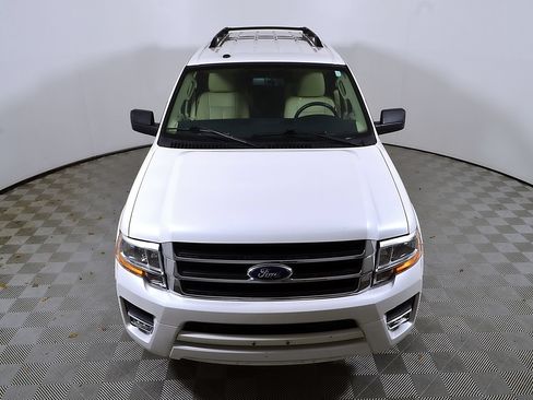 Used 2017 Ford Expedition XLT w/ Equipment Group 202A RWD image 5