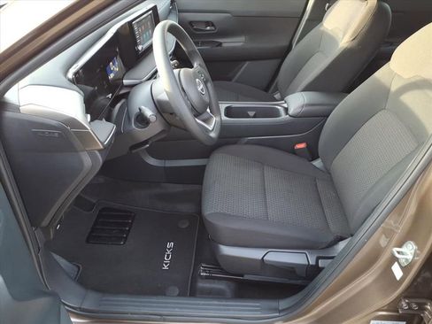 Used 2025 Nissan Kicks S image 11