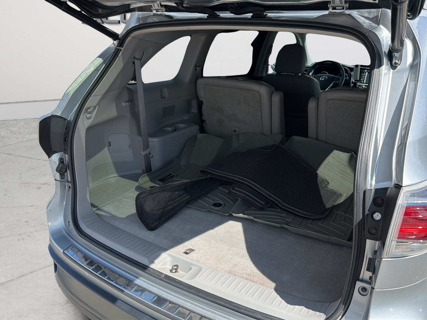 Used 2016 Toyota Highlander Limited Platinum FWD image 36