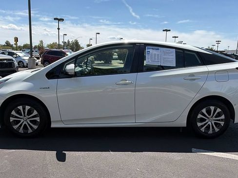 Used 2019 Toyota Prius LE AWD/4WD image 6