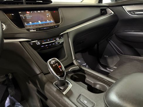 Used 2018 Cadillac XT5 Luxury w/ Driver Awareness Package FWD image 16
