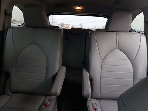Used 2021 Toyota Highlander XLE image 27
