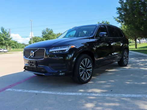 Used 2020 Volvo XC90 T5 Momentum w/ Protection Package Premier AWD/4WD image 3