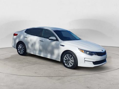 Used 2018 Kia Optima LX w/ 17" Alloy Wheels Package FWD image 7