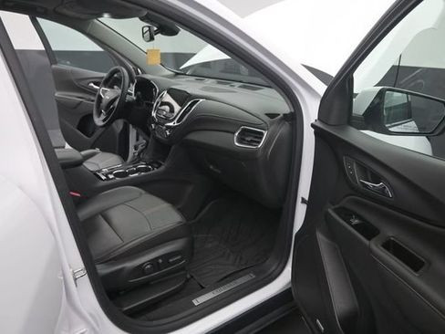 Used 2023 Chevrolet Equinox Premier AWD/4WD image 17