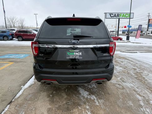 Used 2018 Ford Explorer XLT image 11