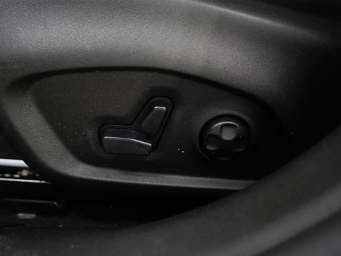 Used 2019 Jeep Renegade Latitude w/ Popular Equipment Group image 23