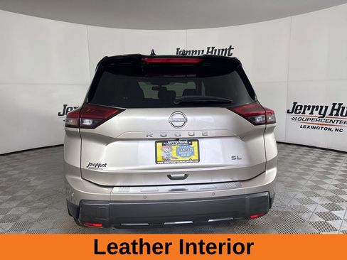 Used 2025 Nissan Rogue SL w/ Tech Package image 6