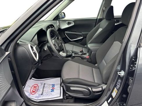 Certified 2025 Kia Soul LX w/ LX Technology Package FWD image 10