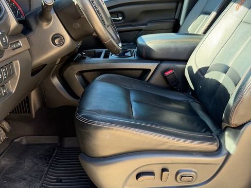 Used 2023 Nissan Titan PRO-4X w/ Pro-4x Convenience Package AWD/4WD image 19